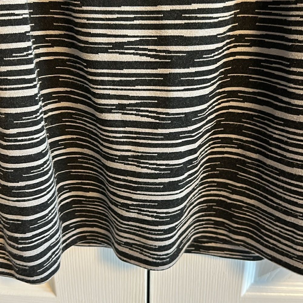 TRINA TURK Women’s Black & White Belted Zebra Stripe 3/4 Sleeve Dress Size 6 - Picture 4 of 8